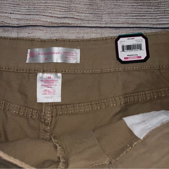 khaki shorts - Picture 5 of 5